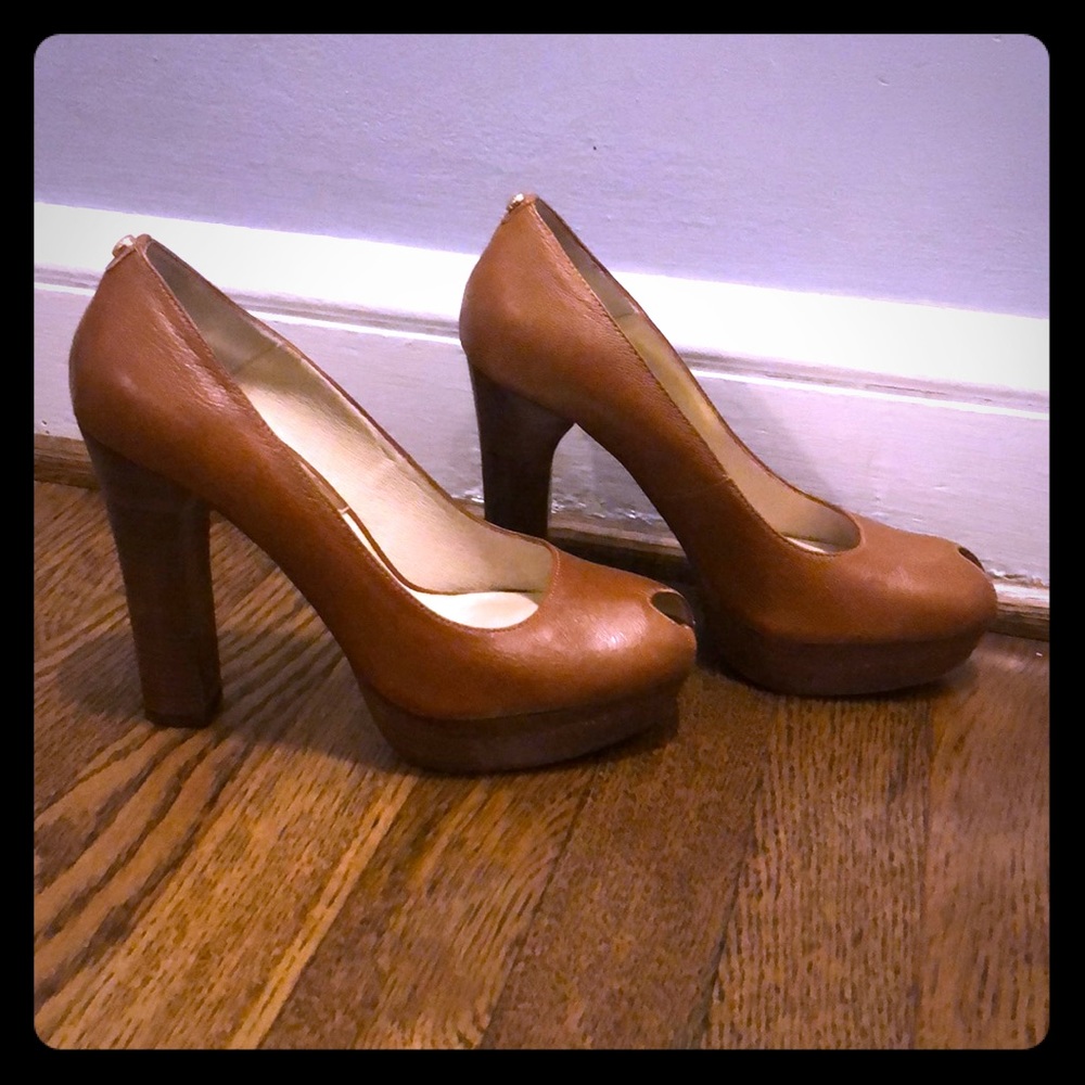 Michael Kors Lesly Pump Luggage color size 8